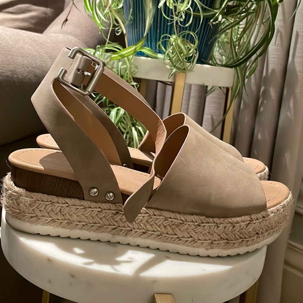 Soda size 8.5 sandals